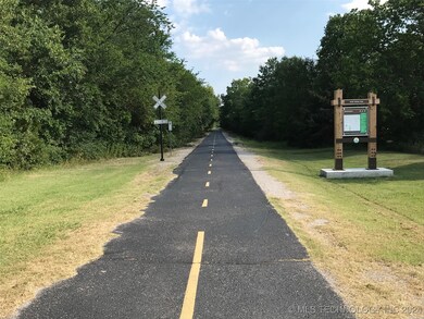 2108 S Russell St, Skiatook, OK 74070 - photo 5