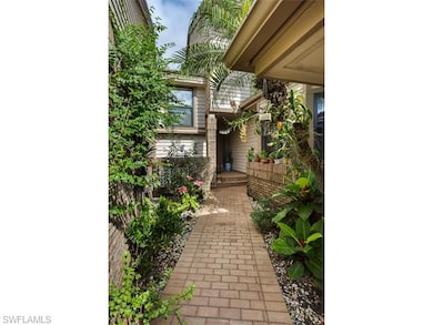 569 Park Shore Dr, Naples, FL 34103 - photo 2