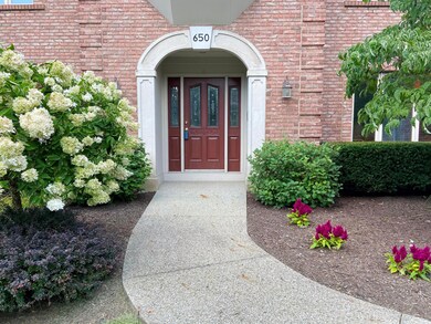650 Crossing Creek S, Columbus, OH 43230 - photo 2
