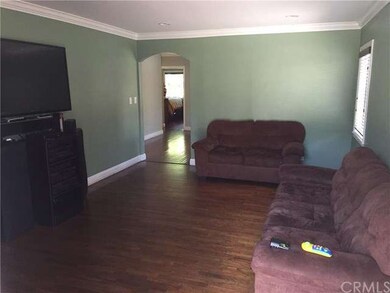 Living Room/Entry