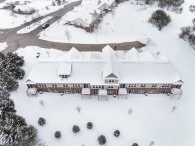 2274 Chase Dr unit 111, Hartland Township, MI 48843 - photo 4