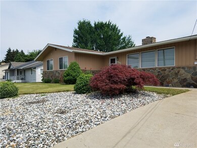 1357 Eastmont Ave, East Wenatchee, WA 98802 - photo 2
