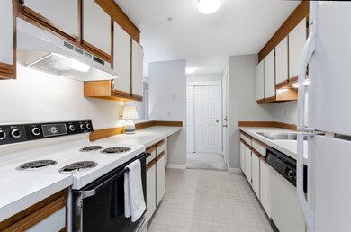 12 Ledgewood Hills Dr unit U107, Nashua, NH 03062 - photo 2