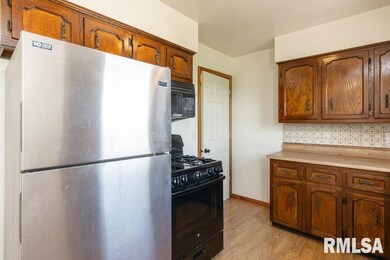 2814 W 13th St, Davenport, IA 52804 - photo 4