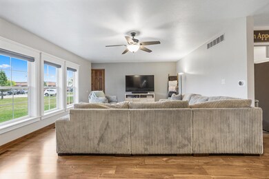 402 S 4th St, Chatsworth, IL 60921 - photo 6