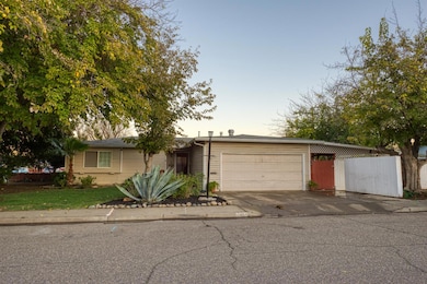 902 Waller St, Gustine, CA 95322 - photo 4