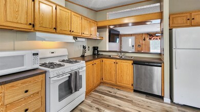 great kitchen space!