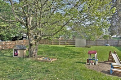 Great back yard paradise and fully fenced, perfect