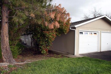 403 S B St unit A&B, Phoenix, OR 97535 - photo 2