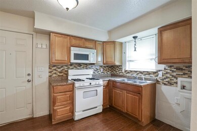 827 W Monterey St unit A, Denison, TX 75020 - photo 3