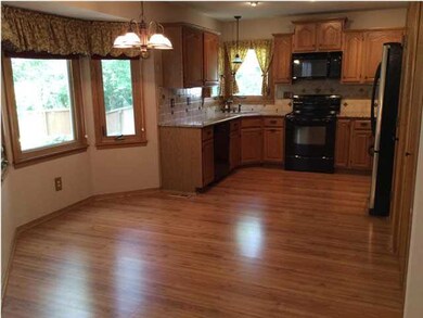 Fully updated kitchen with bay window eating area