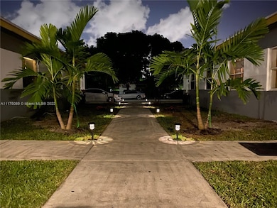 2300 Douglas St unit 7, Hollywood, FL 33020 - photo 4