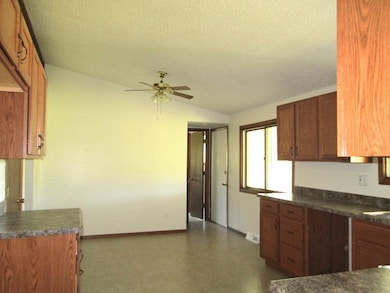 Breakfast Area w/Screened Patio Access
