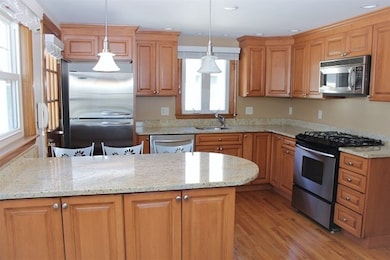 139 Keystone St, West Roxbury, MA 02132 - photo 2