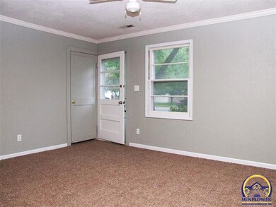 3422 SW 12th St, Topeka, KS 66604 - photo 4