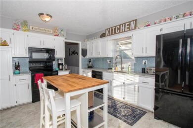 Kitchen, Stainless Sink and all bkack appliances, 