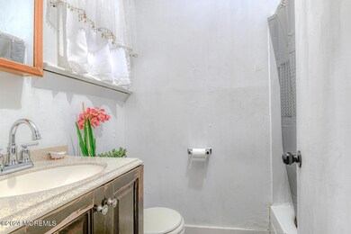 31 Abbott Ave Neptune Township-large-006