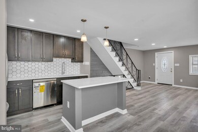 7039 Clover Ln, Upper Darby, PA 19082 - photo 4