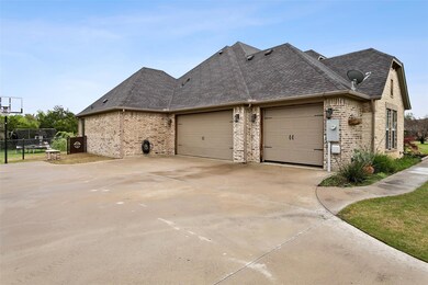 259 Wapiti Dr, Azle, TX 76020 - photo 3