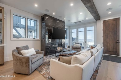 4.Living Room