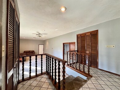 ENTRYWAY FOYER FEATURES A COAT CLOSET AND A SEWING