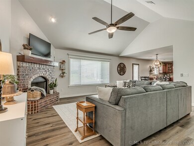 17130 Highland Dr, Claremore, OK 74017 - photo 5