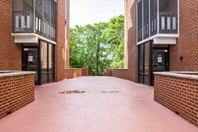 31 Lodgen Ct unit 2F, Malden, MA 02148 - photo 3