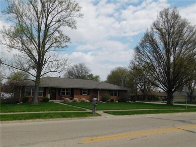 4940 Chapel Dr, Columbus, IN 47203 - photo 2