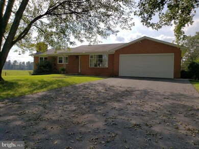 275 Edgewater Dr, Chambersburg, PA 17202 - photo 2