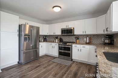 25-web-or-mls-1382-highland-hill