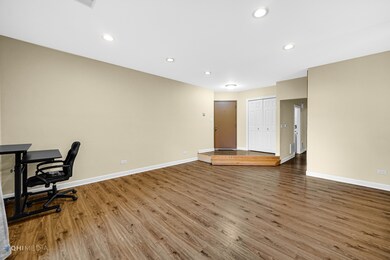 1718 Chesapeake Ln unit 5, Schaumburg, IL 60193 - photo 4