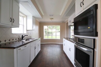 9922 Kirkshire Dr, Houston, TX 77089 - photo 5