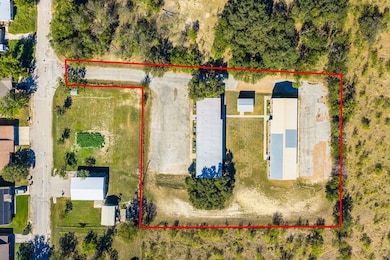 1316 N Mary St, Comanche, TX 76442 - photo 3