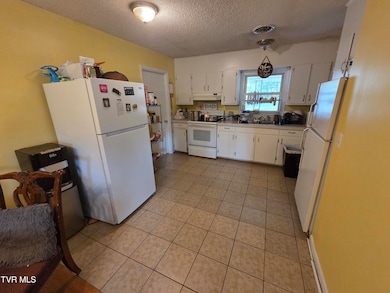 1914 E Oakland Ave, Johnson City, TN 37601 - photo 7