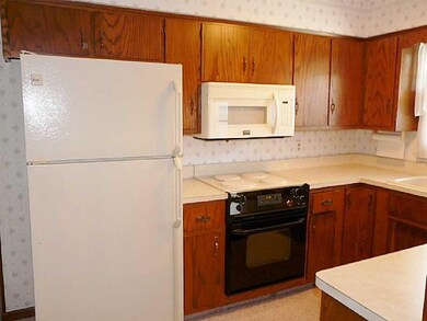 811 Eastgate Dr, Anderson, IN 46012 - photo 2