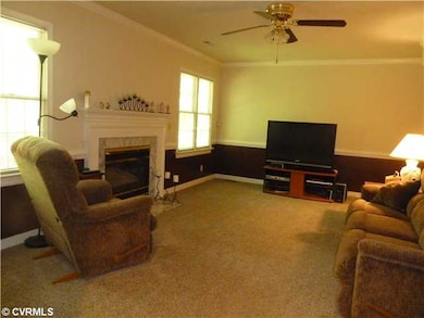 Den/Family/Great Room - Family room off kitchen w/