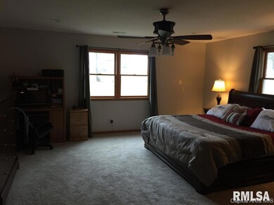 201 Spring Bay Dr, Jacksonville, IL 62650 - photo 2