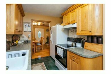 Kitchen. Beautiful oak cabinets