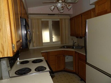 3027 Haskell St, Kalamazoo, MI 49006 - photo 6