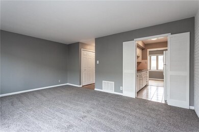 8518 Canterbury Square W, Indianapolis, IN 46260 - photo 6