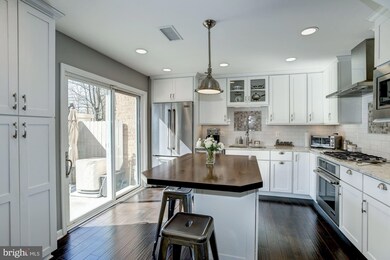 8401 Forrester Blvd, Springfield, VA 22152 - photo 3