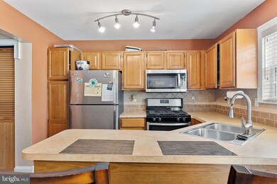 444 Whitman Ln, Williamstown, NJ 08094 - photo 3