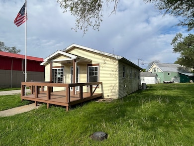 117 N Vermilion St, Potomac, IL 61865 - photo 4