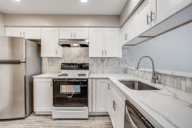 Kitchen featuring stainless steel appliances, und