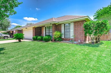 2802 Dove Tree Dr, Alvin, TX 77511 - photo 2