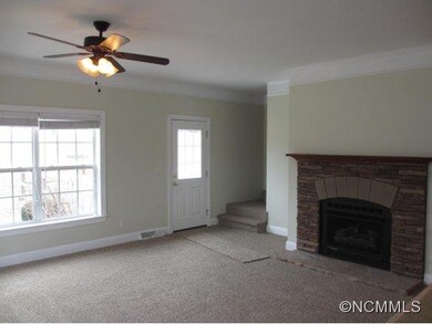 124 S Willow Brook Dr, Asheville, NC 28806 - photo 4