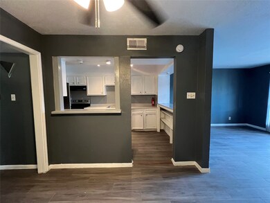 11540 Chimney Rock Rd unit 108, Houston, TX 77035 - photo 4