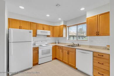 62 Ellsworth Ct unit 121A, Red Bank, NJ 07701 - photo 5