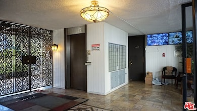 Park Villas unit 229, Los Angeles, CA 90020 - photo 5