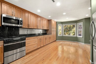 32 Regent Cir, Brookline, MA 02445 - photo 7